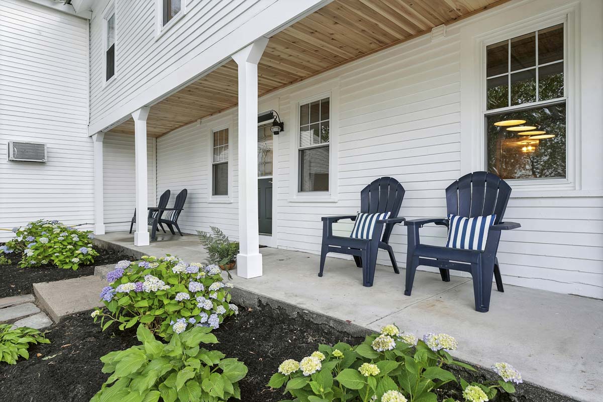 Lounge Outside